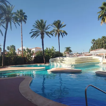 Estudio Caballo-piscina דירה