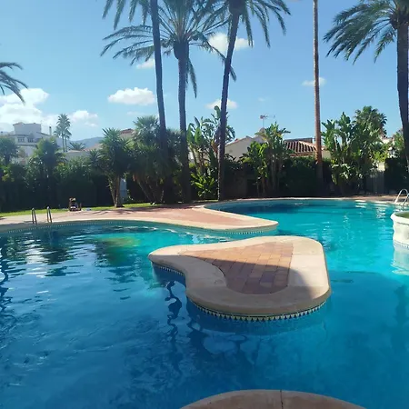 Estudio Caballo-piscina דירה